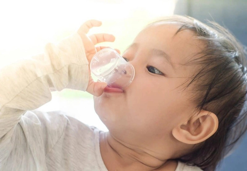 Bổ sung men vi sinh, D3 và kẽm cho bé cùng lúc được không? Thứ tự bổ sung đúng cho mẹ